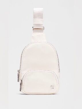 Lululemon Everywhere Sling Bag
Small 2L